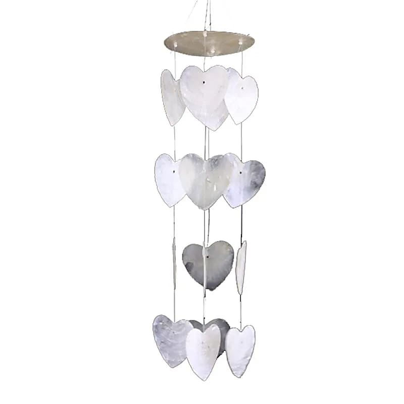 Mobile mit kleinen Herzen aus Muscheln